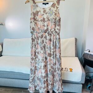 La Chapelle Sport Floral Pleated Midi Dress – Size 40